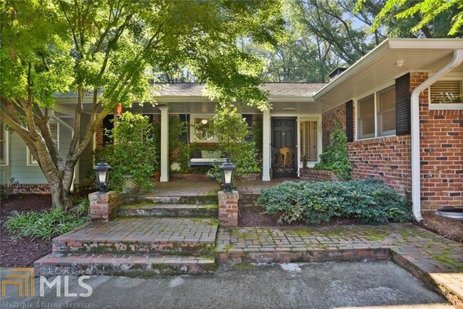 Building Photo - 2879 Castlewood Dr NW