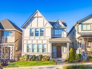 Building Photo - 15079 NW Rossetta St