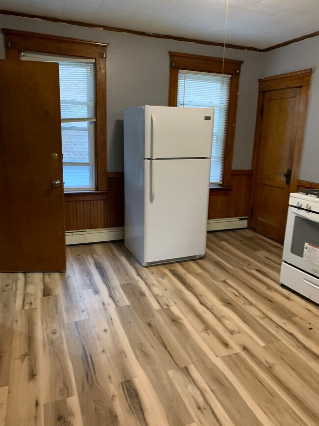 Building Photo - 13 Boston St