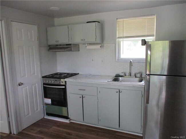 Foto del edificio - 41 Sunny Acres Rd