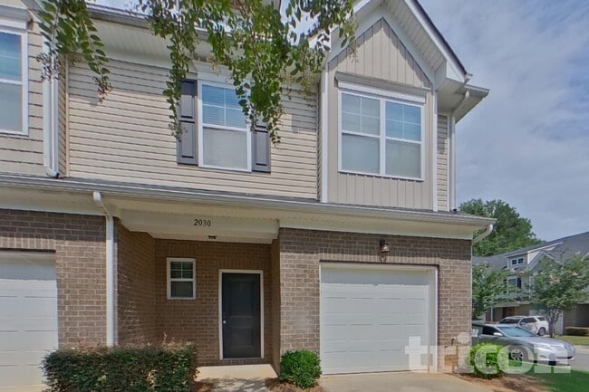 Building Photo - 2030 Aragon Lane