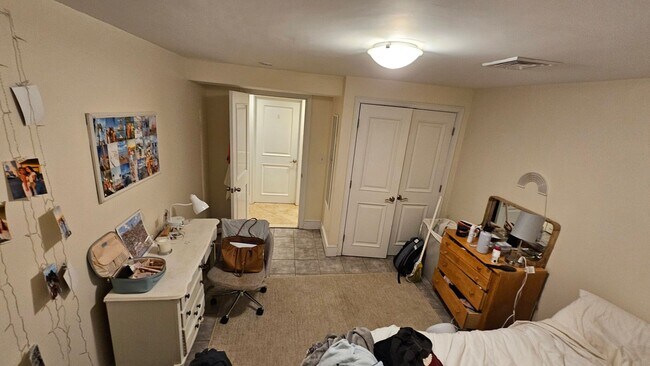Building Photo - 7 Bedroom