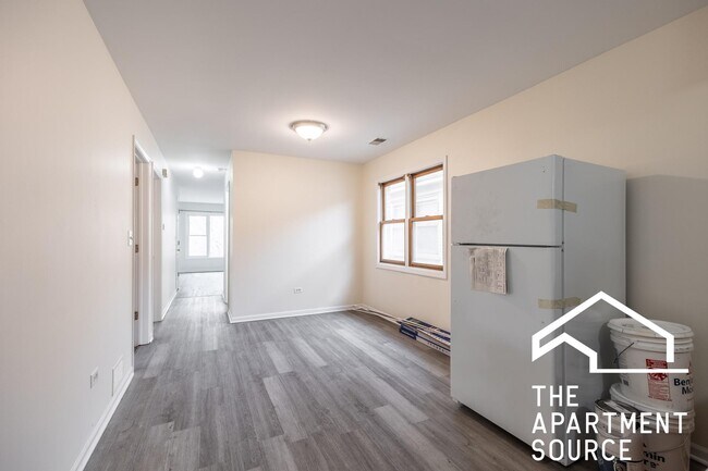 Foto del edificio - 6323 W Fullerton Ave