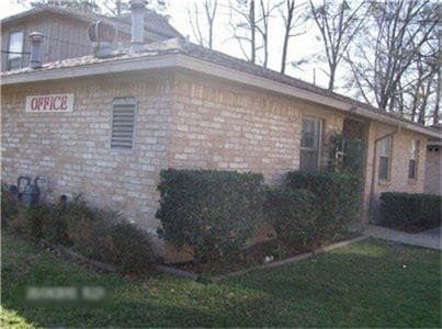 Building Photo - 104 E Waco St