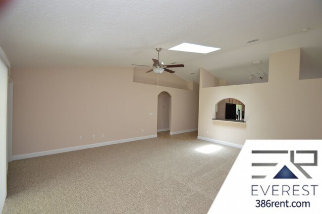 Foto del edificio - 38 Richmond Dr