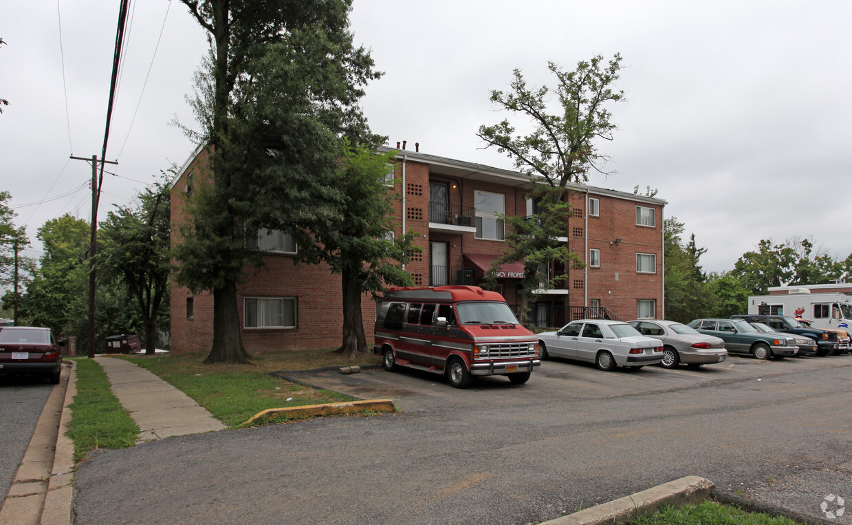Primary Photo - 1850 U St SE