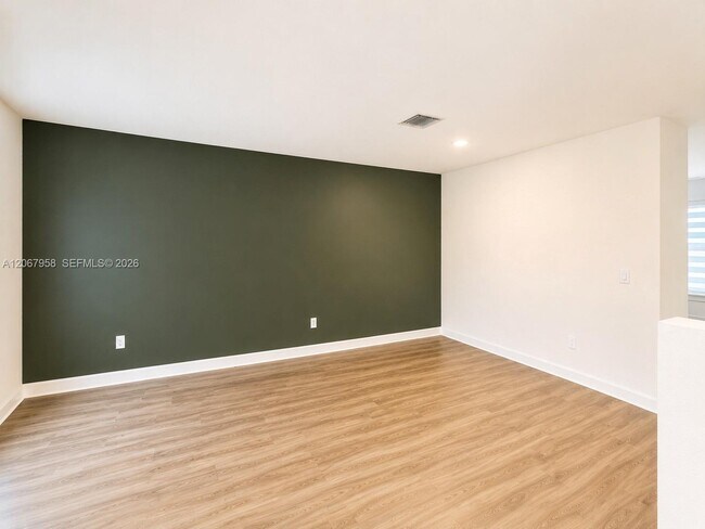 Building Photo - 18120 SW 148th Rd