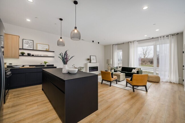 Foto del edificio - 284 Stonington Dr