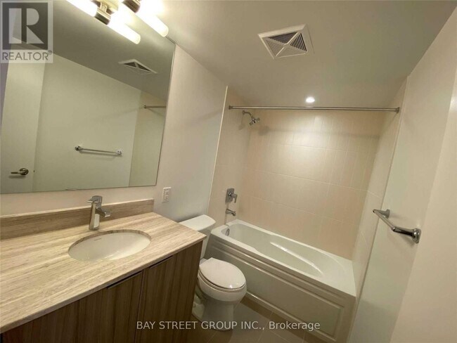 Photo du bâtiment - 955-2955 Bay St.