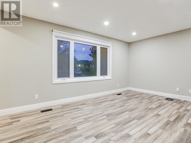 Photo du bâtiment - 55 Silver Aspen Crescent