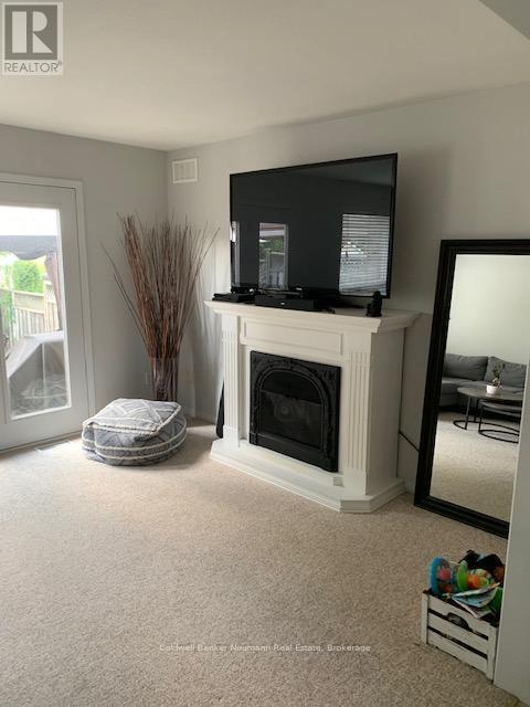 Building Photo - 147 Gosling Gardens