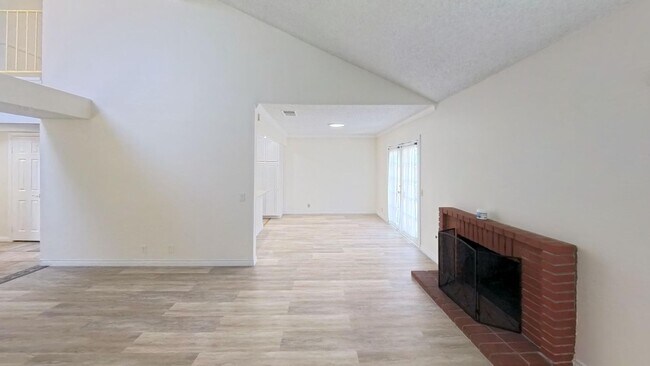 Foto del edificio - 1617 Toyon Pl
