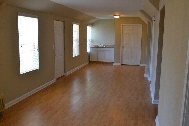Building Photo - 5021 Grist Mill Dr