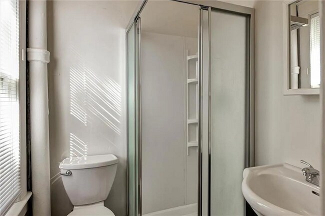 Foto del edificio - 4460 Francis St