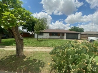 Building Photo - 623 N Gaines Ave