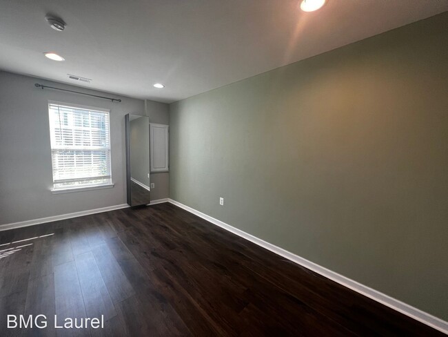 Building Photo - 4 br, 3.5 bath House - 8206 Miner St