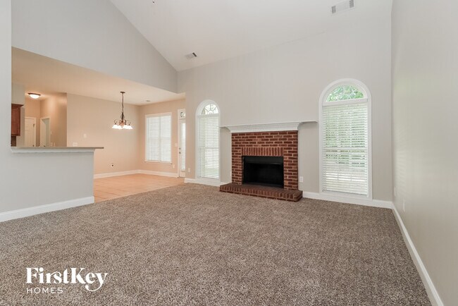 Foto del edificio - 16 Roberson Dr