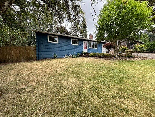 Foto del edificio - Beautiful 3-Bedroom West Linn Home with Bonus Room, Updated Kitchen and Large Fenced Yard