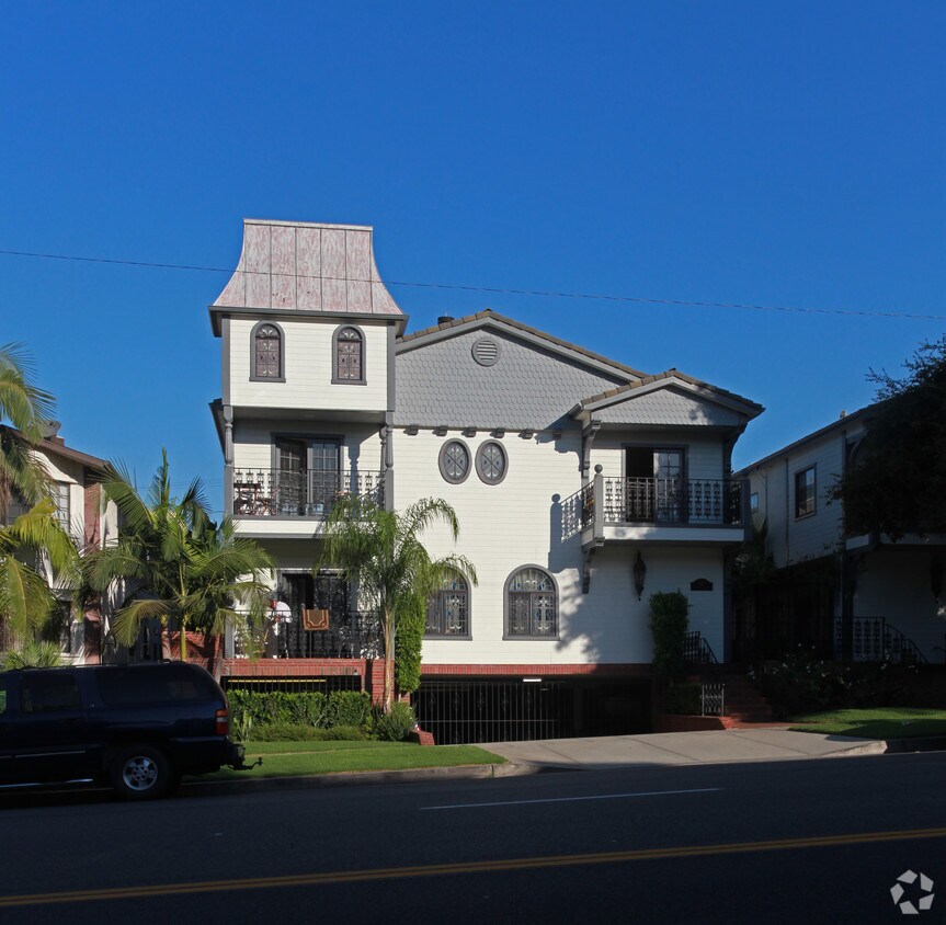 Building Photo - 637 E Olive Ave