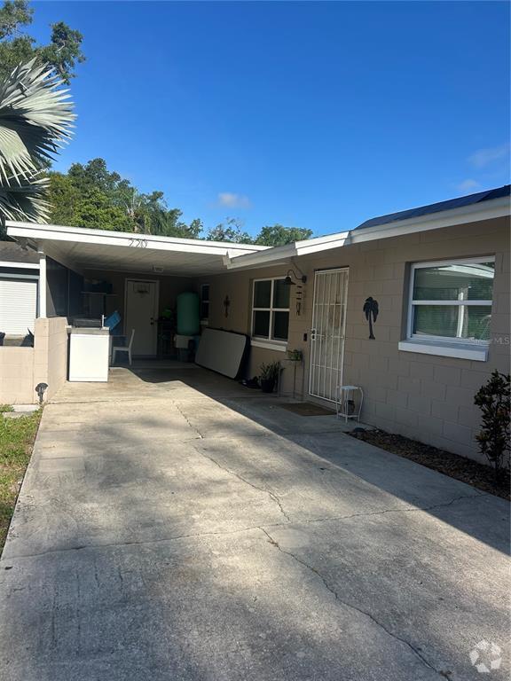 Building Photo - 220 N Cypress Way