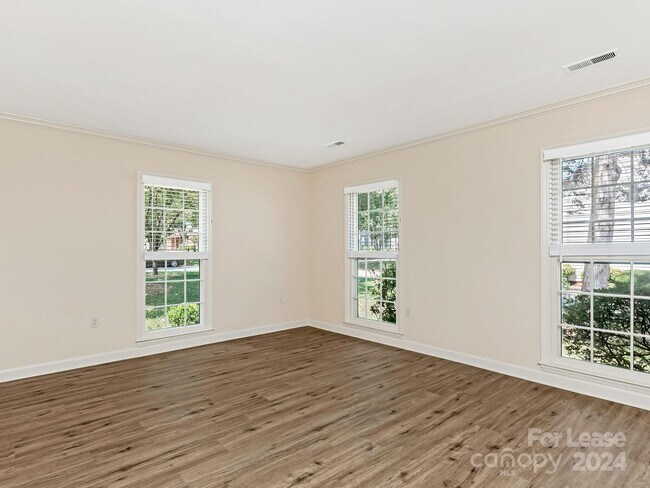 Foto del edificio - 5731 Carmel Station Ave