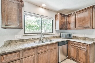 Building Photo - 7106 Pinetex Dr