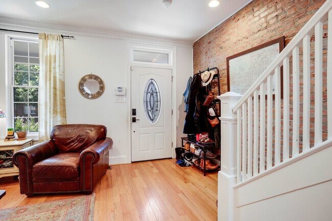 Building Photo - Modern Excellence in Eckington| 2 Parking ...