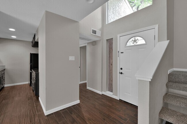 Foto del edificio - 12311 Glenview Dr