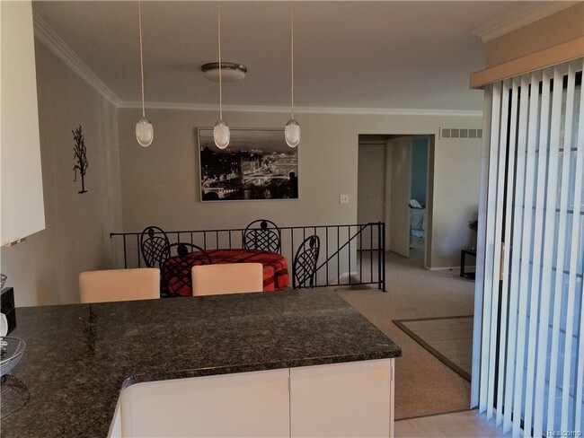 Foto del edificio - 2690 Roundtree Dr