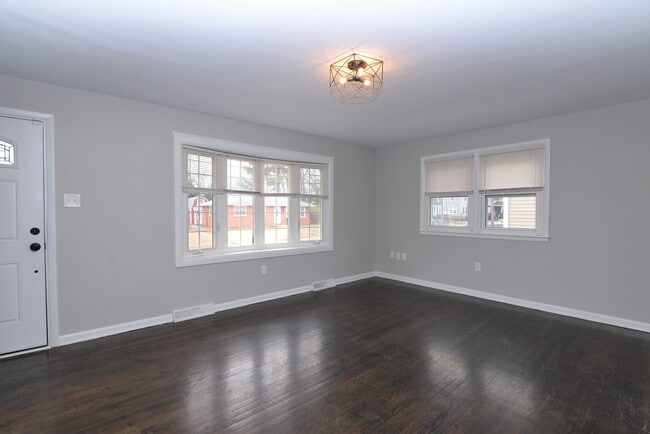 Building Photo - 545 West Ave
