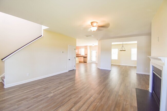 Building Photo - 4 Bedrooms and 2.5 Baths- Kenlan Farms (Pe...