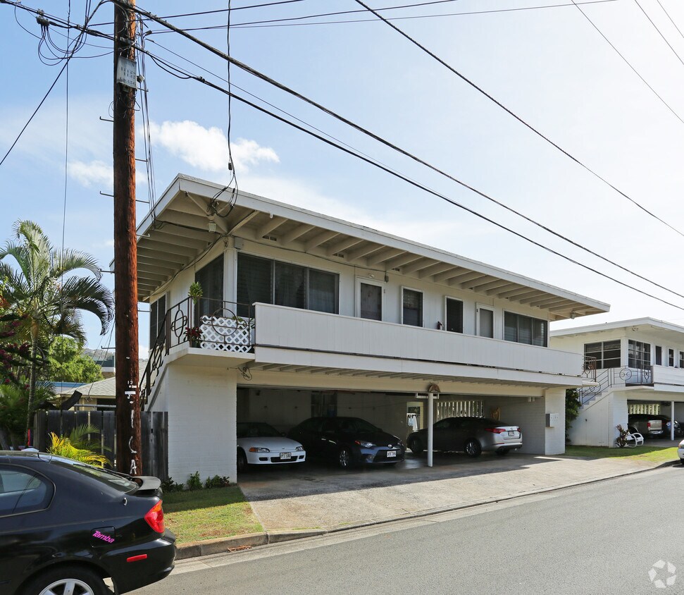 Building Photo - 2822 Varsity Cir