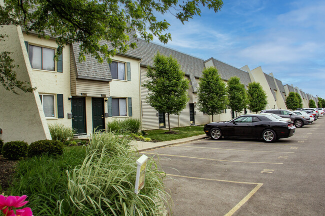 Building Photo - Raintree Apartment Townhouses