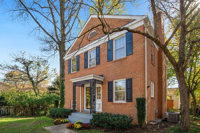 Building Photo - 3600 Kenilworth Driveway