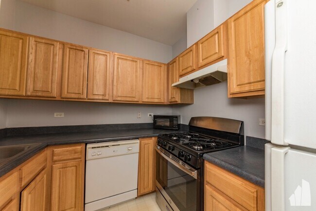 Building Photo - 1331 N Burling St
