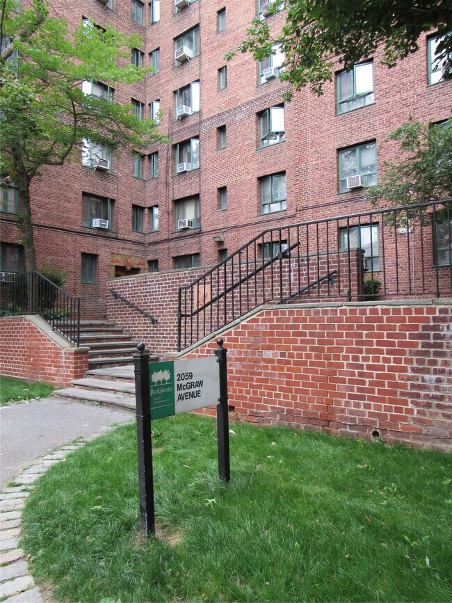 Foto del edificio - 2059 McGraw Ave