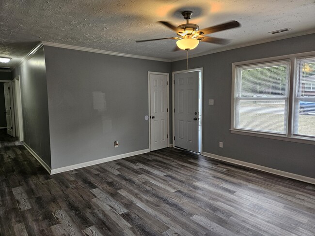 Building Photo - 6607 Amanda Cir