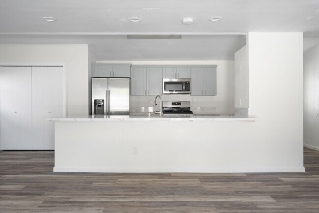 Building Photo - Oversized kitchen and living area!