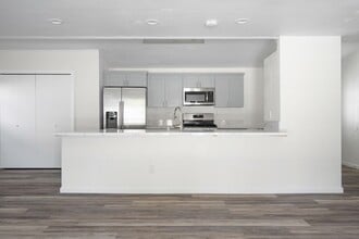 Building Photo - 5288 Manhasset Dr