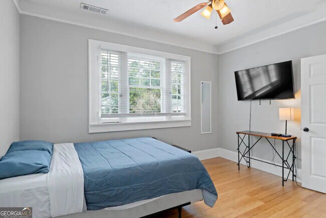 Building Photo - 1012 Byron Dr SW