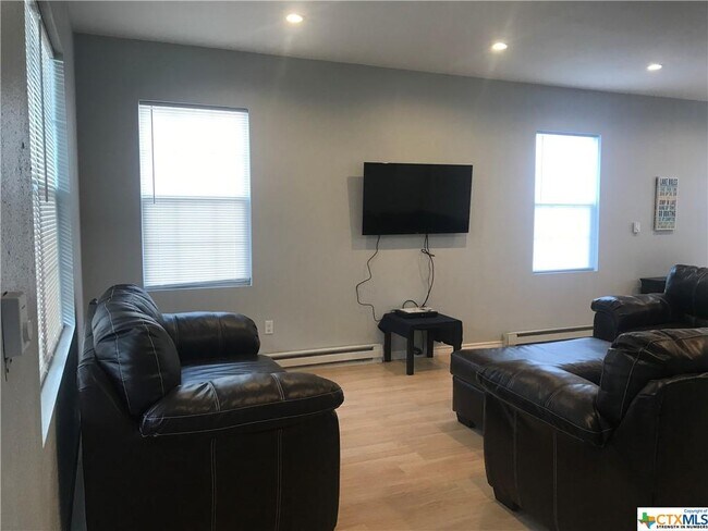 Foto del edificio - 729 Clay Ridge