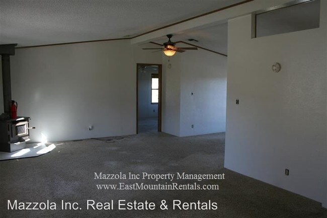 Foto del edificio - 284 Gutierrez Canyon Rd