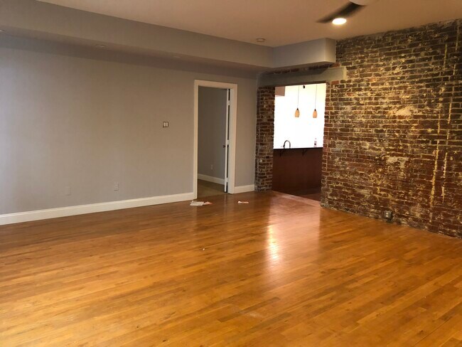 Building Photo - 813 N 5th St