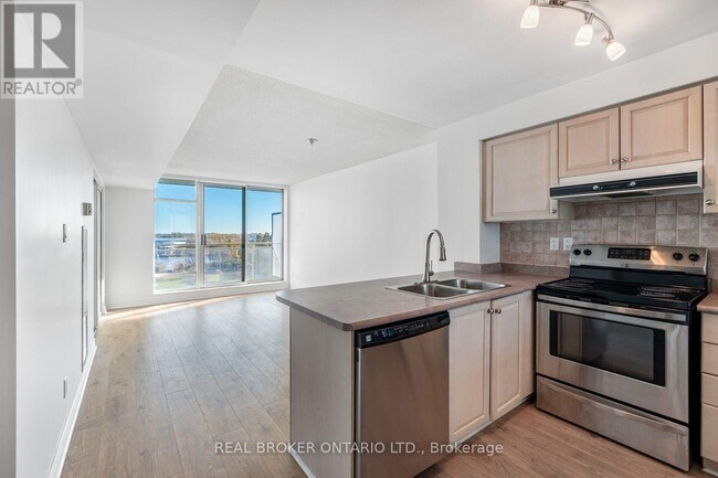 Photo du bâtiment - 650 Queens Quay W