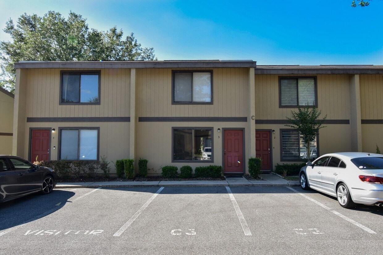 Primary Photo - Spacious 2 Bed, 2.5 Bath Townhouse in Sout...