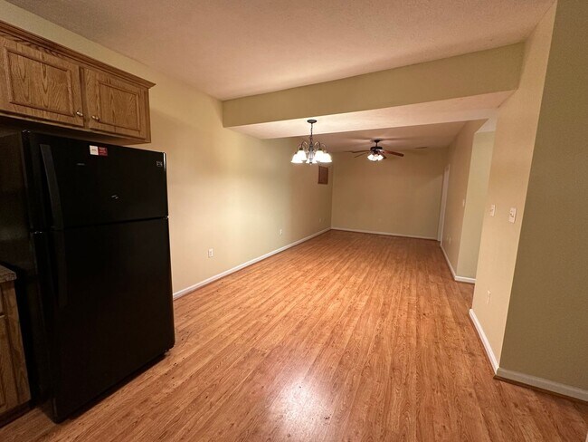 Foto del edificio - Spacious 2 bedroom 1 bath basement level a...
