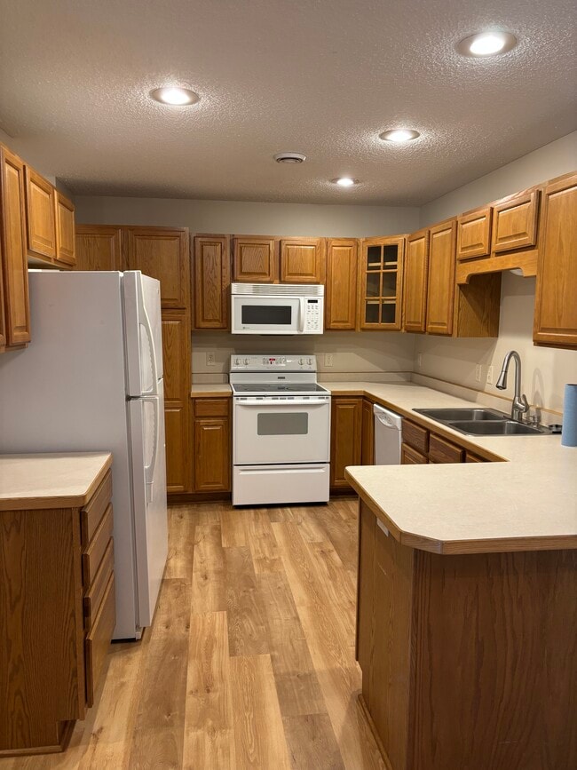 Kitchen - 309 Evergreen Dr