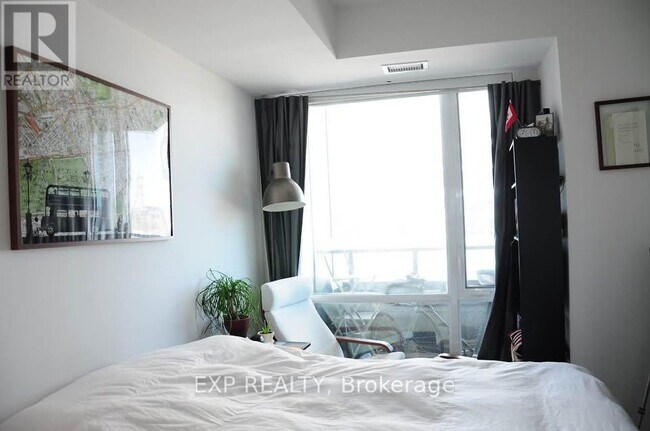 Building Photo - 120 Bayview Ave