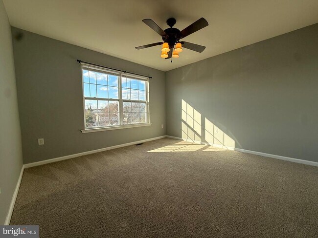 Foto del edificio - 2 Alfred Ave