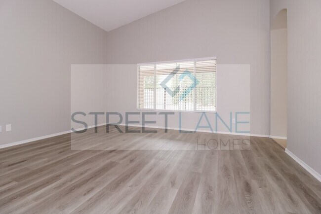 Building Photo - REDUCED!